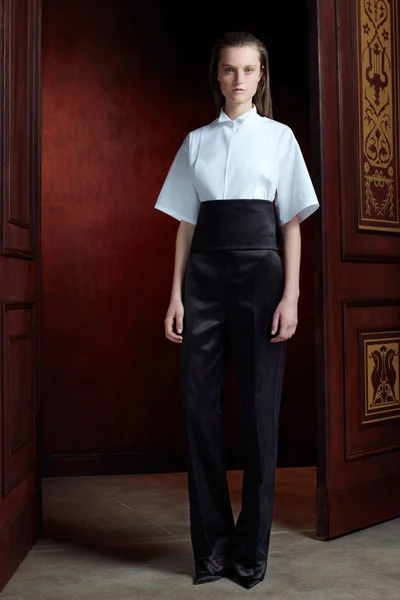 Look 16